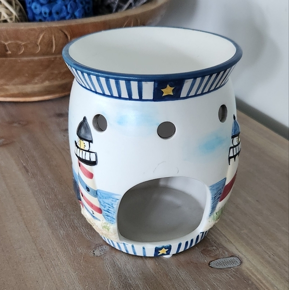 🕯️ Yankee Candle Lighthouse Wax Warmer – Nautical Ceramic, 3D Design - Picture 2 of 15